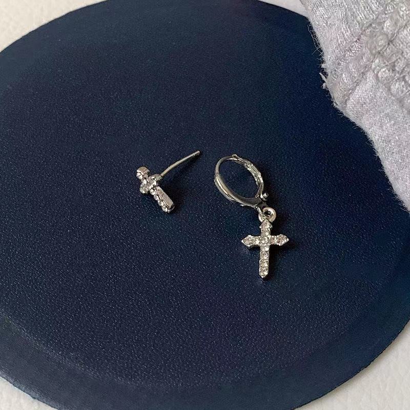 925 silver needle asymmetrical diamond-encrusted cross stud earrings